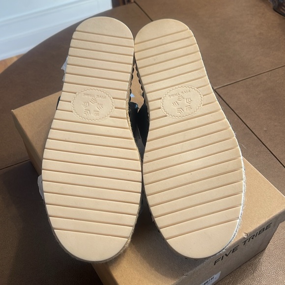 NEW Five Tribe Chill Slide Size 8 - Picture 4 of 5